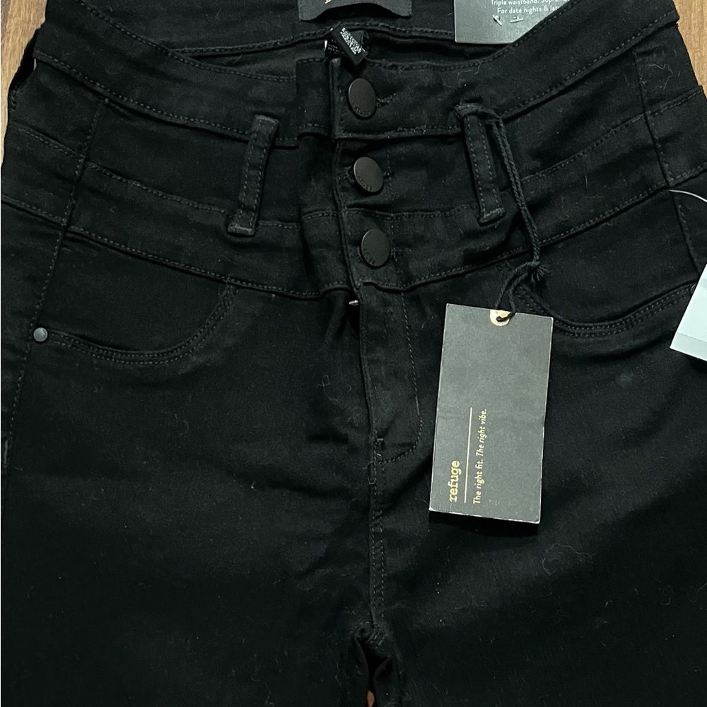 NWT Refuge Black 3 Button High-Waisted skinny Jeans